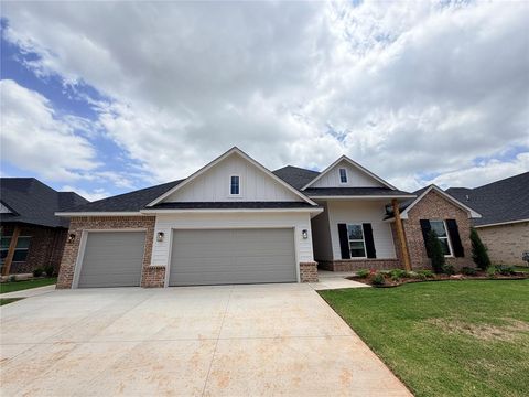 Photo of 11708 NW 106th Street, Yukon, OK 73099 (MLS # 1224245)