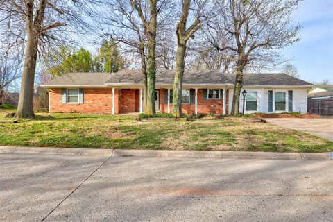 Photo of 206 Del Mar Drive, Yukon, OK 73099 (MLS # 1238315)