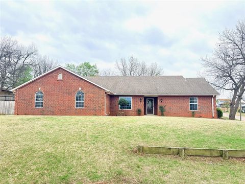 Photo of 223 W 4th Street, Chandler, OK 74834 (MLS # 1221767)