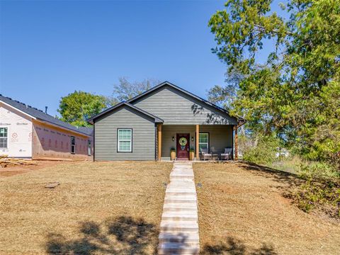Photo of 712 E Lincoln Avenue, Guthrie, OK 73044 (MLS # 1228040)