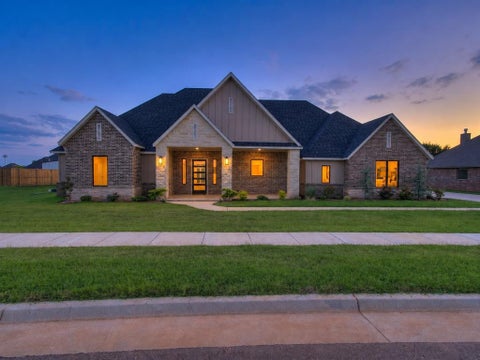 Photo of 4604 SE 37th Street, Moore, OK 73160 (MLS # 1237146)