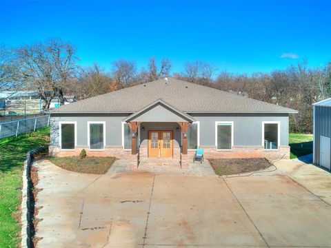 Photo of 3875 E Waterloo Road, Edmond, OK 73034 (MLS # 1228359)