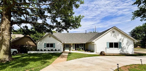 Photo of 10900 Willow Grove Rd, Oklahoma City, OK 73120 (MLS # 1238157)