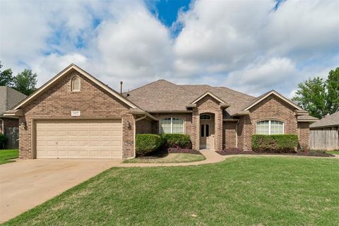 Photo of 1413 Copperfield Drive, Edmond, OK 73003 (MLS # 1225578)