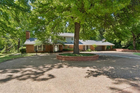Photo of 1100 Live Oak Drive, Norman, OK 73072 (MLS # 1230940)