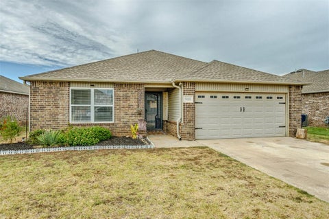 Photo of 9609 High Noon Road, Yukon, OK 73099 (MLS # 1248584)