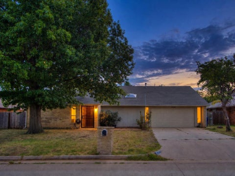 Photo of 10204 Glendover Avenue, Oklahoma City, OK 73162 (MLS # 1245728)