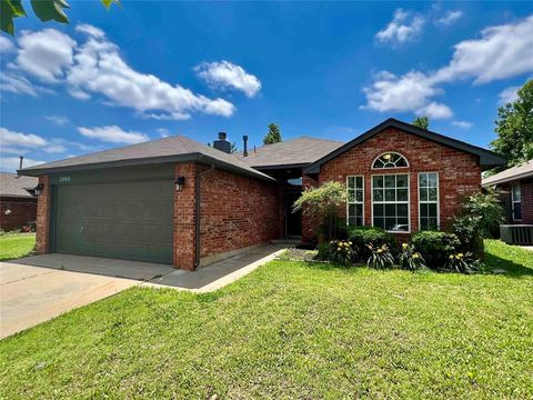 Photo of 12408 SW 12th Street, Yukon, OK 73099 (MLS # 1229833)