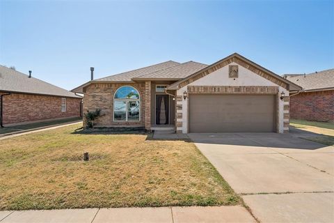 Photo of 11520 SW 10th Street, Yukon, OK 73099 (MLS # 1220008)