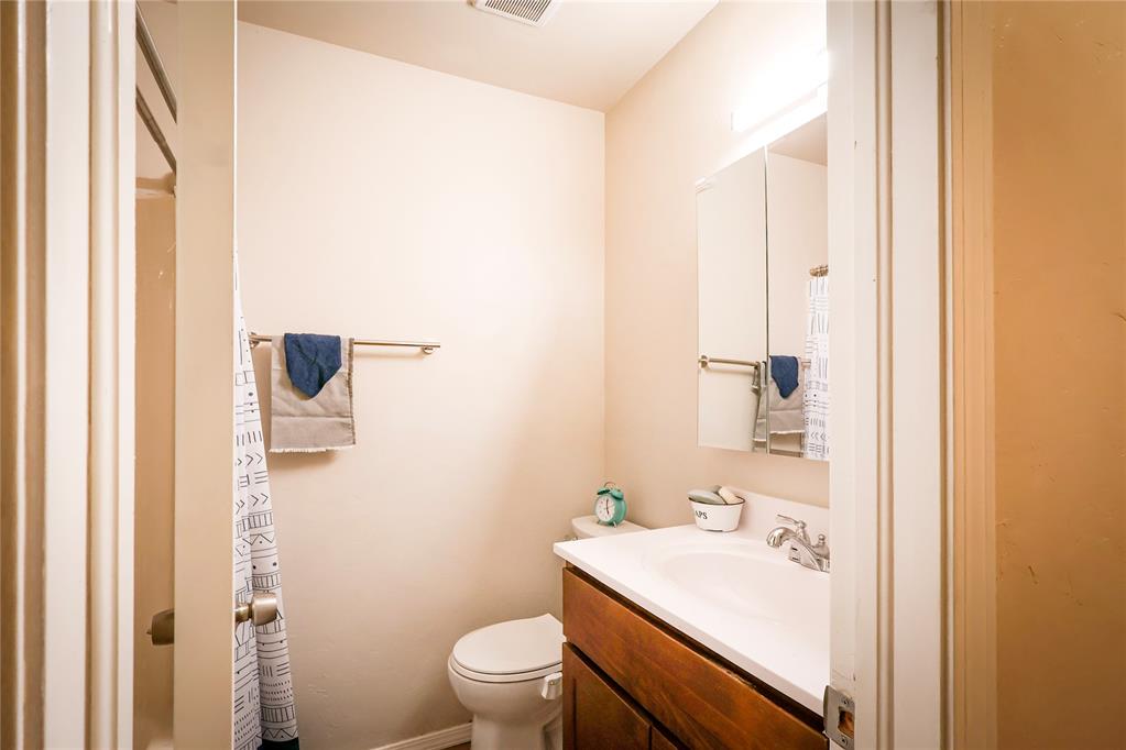 Shawnee, Oklahoma 74801, United States, 4 Bedrooms Bedrooms, ,2 BathroomsBathrooms,Residential,Active,242719