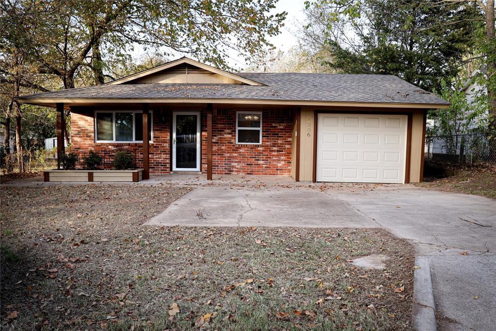 Shawnee, Oklahoma 74801, United States, 4 Bedrooms Bedrooms, ,2 BathroomsBathrooms,Residential,Active,242719