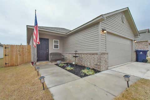 Photo of 9504 NW 118th Street, Yukon, OK 73099 (MLS # 1241056)