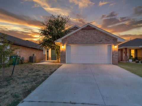 Photo of 1301 Harvest Trail, Yukon, OK 73099 (MLS # 1249459)