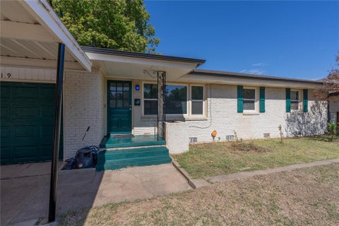 Photo of 519 SW 3rd Street, Moore, OK 73160 (MLS # 1255331)
