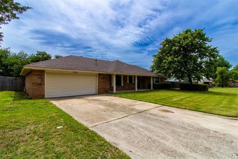 Photo of 740 Buckwood Drive, Choctaw, OK 73020 (MLS # 1232955)