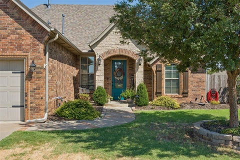 Photo of 10809 SW 20th Street, Yukon, OK 73099 (MLS # 1247011)