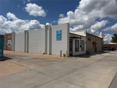 Photo of 116 S Broadway Extension, Edmond, OK 73034 (MLS # 1231747)
