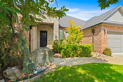 Photo of 15309 Kestral Way, Edmond, OK 73013 (MLS # 1240296)