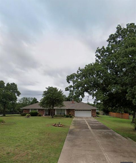 Photo of 1765 E Circle Drive, Choctaw, OK 73020 (MLS # 1219402)
