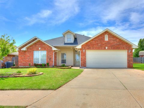 Photo of 10936 NW 37th Street, Yukon, OK 73099 (MLS # 1231795)