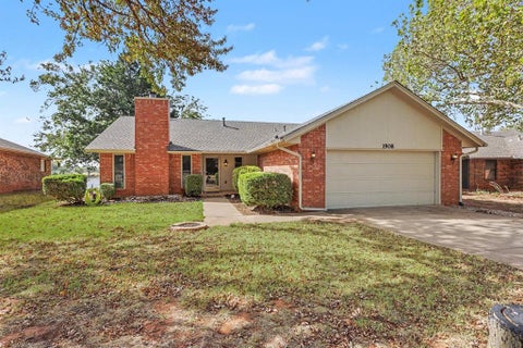Photo of 1908 Gray Fox Drive, Edmond, OK 73003 (MLS # 1249374)