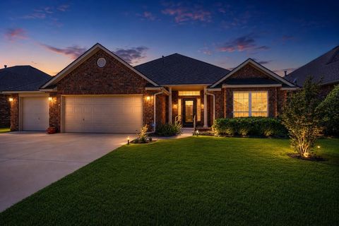 Photo of 16609 Valderama Way, Edmond, OK 73012 (MLS # 1228402)