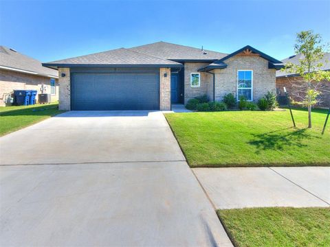 Photo of 1004 Acacia Creek Drive, Yukon, OK 73099 (MLS # 1221273)