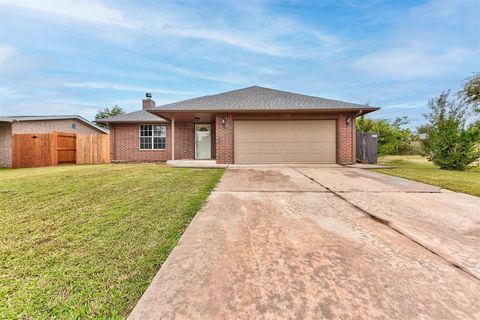 Photo of 1528 Tudor Drive, Moore, OK 73160 (MLS # 1224624)