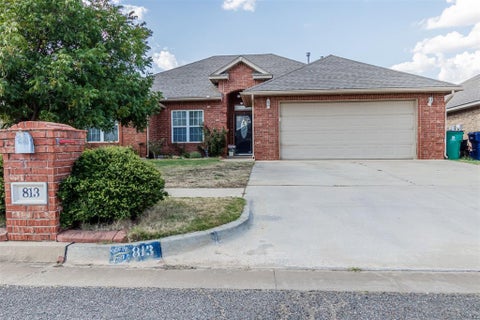 Photo of 813 SW 161st Street, Oklahoma City, OK 73170 (MLS # 1243843)