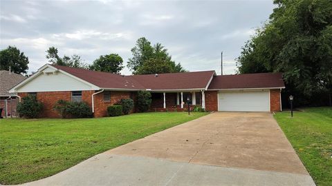 Photo of 340 NE 60th Street, Oklahoma City, OK 73105 (MLS # 1237151)