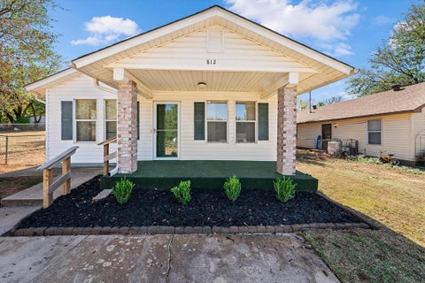 Photo of 812 SE 19th Street, Oklahoma City, OK 73129 (MLS # 1252705)