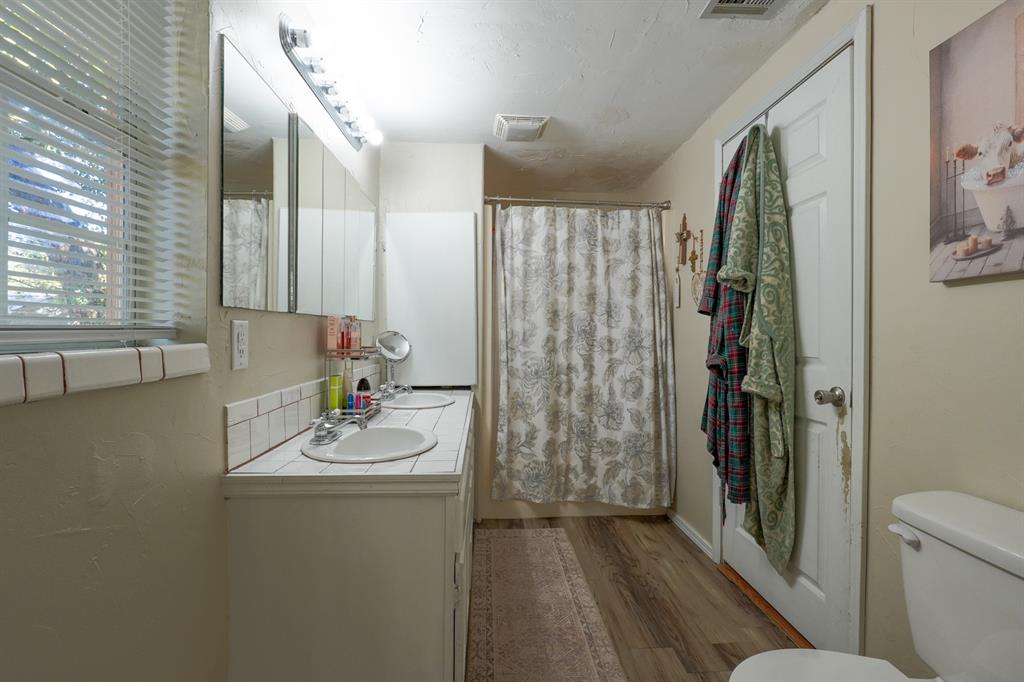 Shawnee, Oklahoma 74801, United States, 3 Bedrooms Bedrooms, ,2 BathroomsBathrooms,Residential,Active,237863