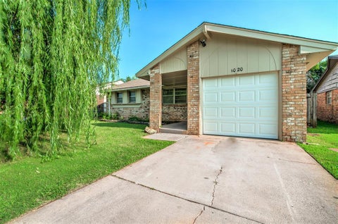 Photo of 1020 NW 20th ST, Moore, OK 73160 (MLS # 1252015)