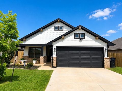 Photo of 11029 SW 35th Terrace, Yukon, OK 73099 (MLS # 1218995)