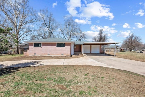 Photo of 141 W Silver Meadow Drive, Midwest City, OK 73110 (MLS # 1232435)