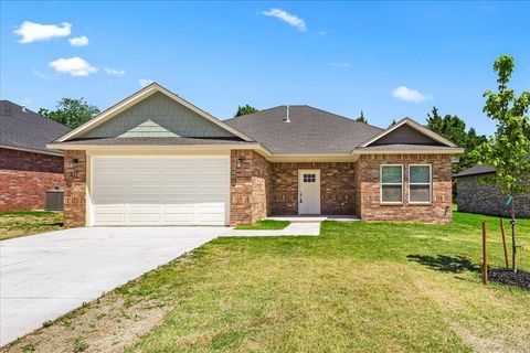 Photo of 217 E Abbott Lane, Mustang, OK 73064 (MLS # 1229009)