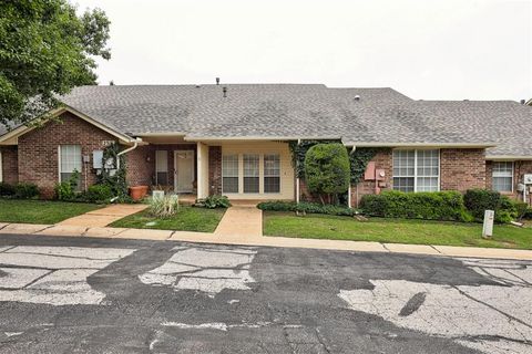Photo of 2320 Glenrock, Edmond, OK 73012 (MLS # 1230042)