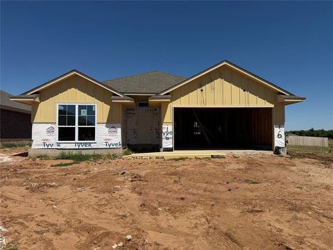 Photo of 1116 Redwood Creek Drive, Yukon, OK 73099 (MLS # 1223145)
