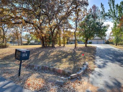 524 Sherwood Ln, Edmond, OK 73034