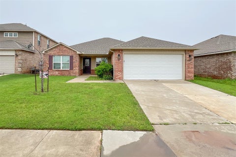 Photo of 2901 Cider Mill Lane, Yukon, OK 73099 (MLS # 1248754)