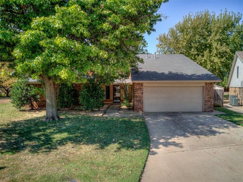 Photo of 11236 NW 109th Street, Yukon, OK 73099 (MLS # 1021990)