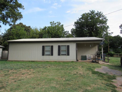 Photo of 103 E Quapaw ST, Lindsay, OK 73052 (MLS # 1245730)