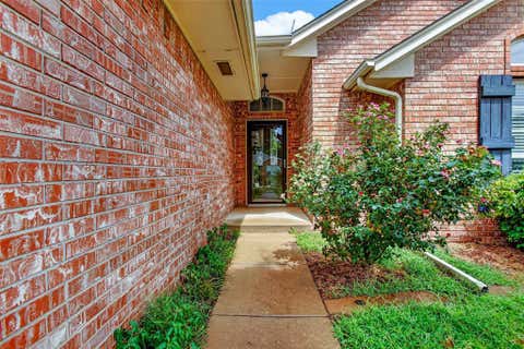 Photo of 1721 Fawn Valley Lane, Edmond, OK 73003 (MLS # 1245794)
