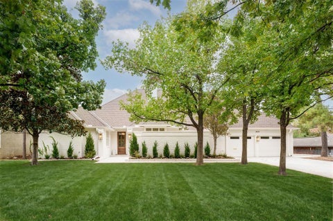 Photo of 1409 Glenbrook Terrace, Nichols Hills, OK 73116 (MLS # 1249248)