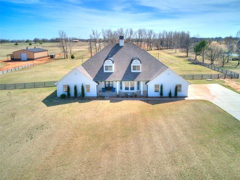 Photo of 12724 N Torre Pines Lane, Yukon, OK 73099 (MLS # 1219754)