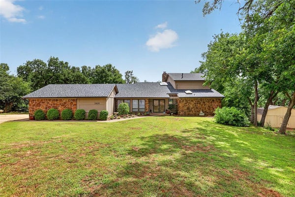 2620 LOST TRAIL RD, EDMOND, OK 73012 - Image b00a03977f102540c8ccd08a6c15cc94/660703259