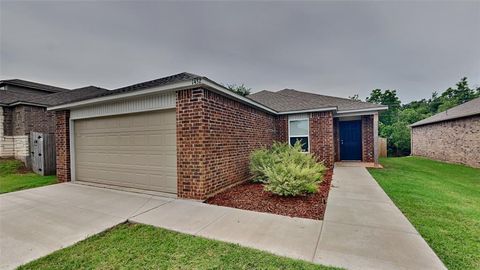 Photo of 1432 Dustin Drive, Edmond, OK 73003 (MLS # 1237541)