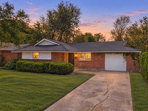 Photo of 644 W Main Street, Moore, OK 73160 (MLS # 1249302)