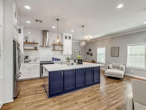 Photo of 1628 NW 15th Street, Oklahoma City, OK 73106 (MLS # 1228539)