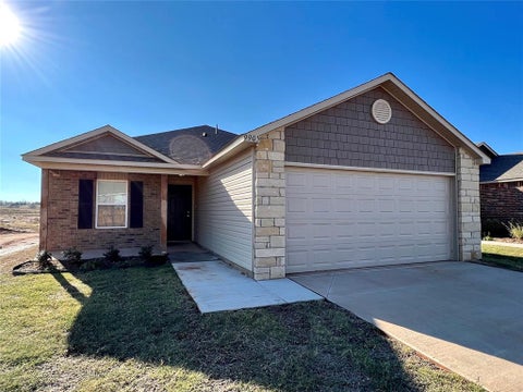 Photo of 9905 Rattlesnake Lane, Yukon, OK 73099 (MLS # 1250334)